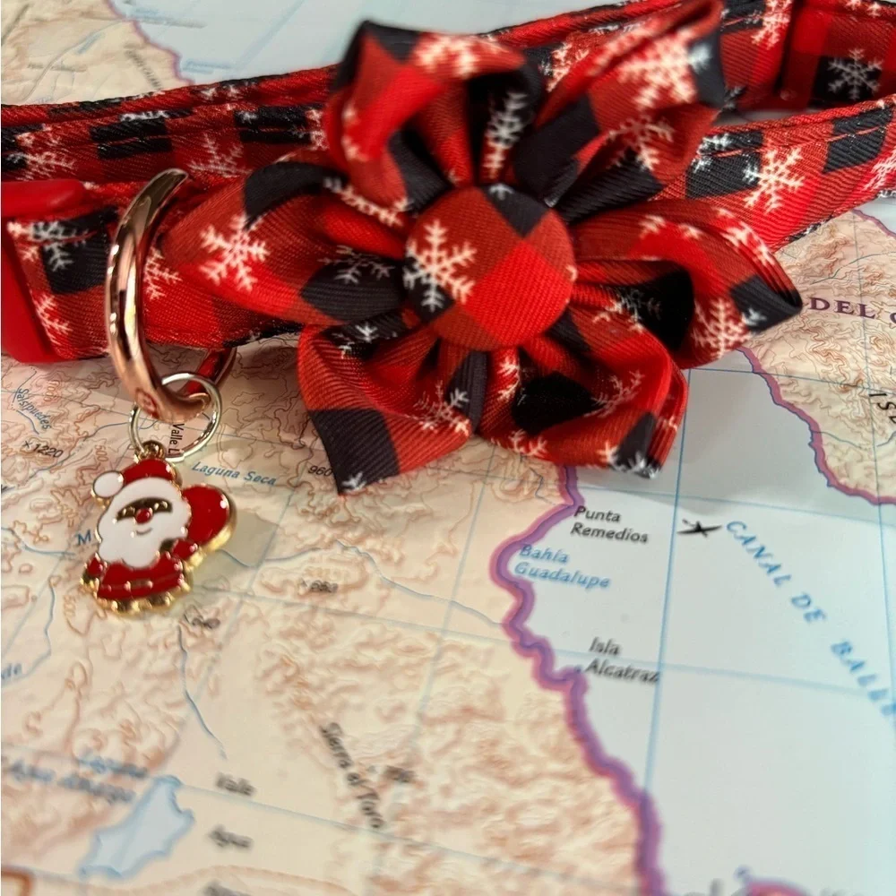 Snowflake Collar with Removable Floral Adjustable Christmas Dog Collar Medium